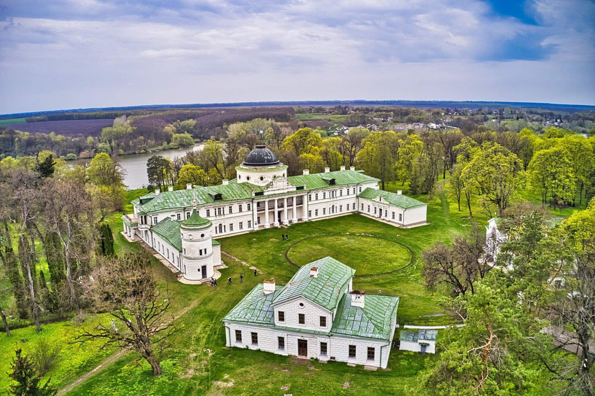 Палац в Качанівці і Тростянець